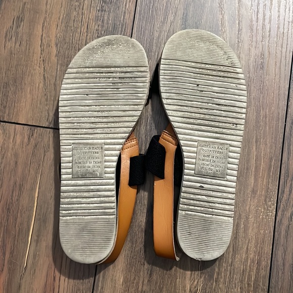 (2/$15) AEO Brown and Black Sandals - Picture 2 of 3